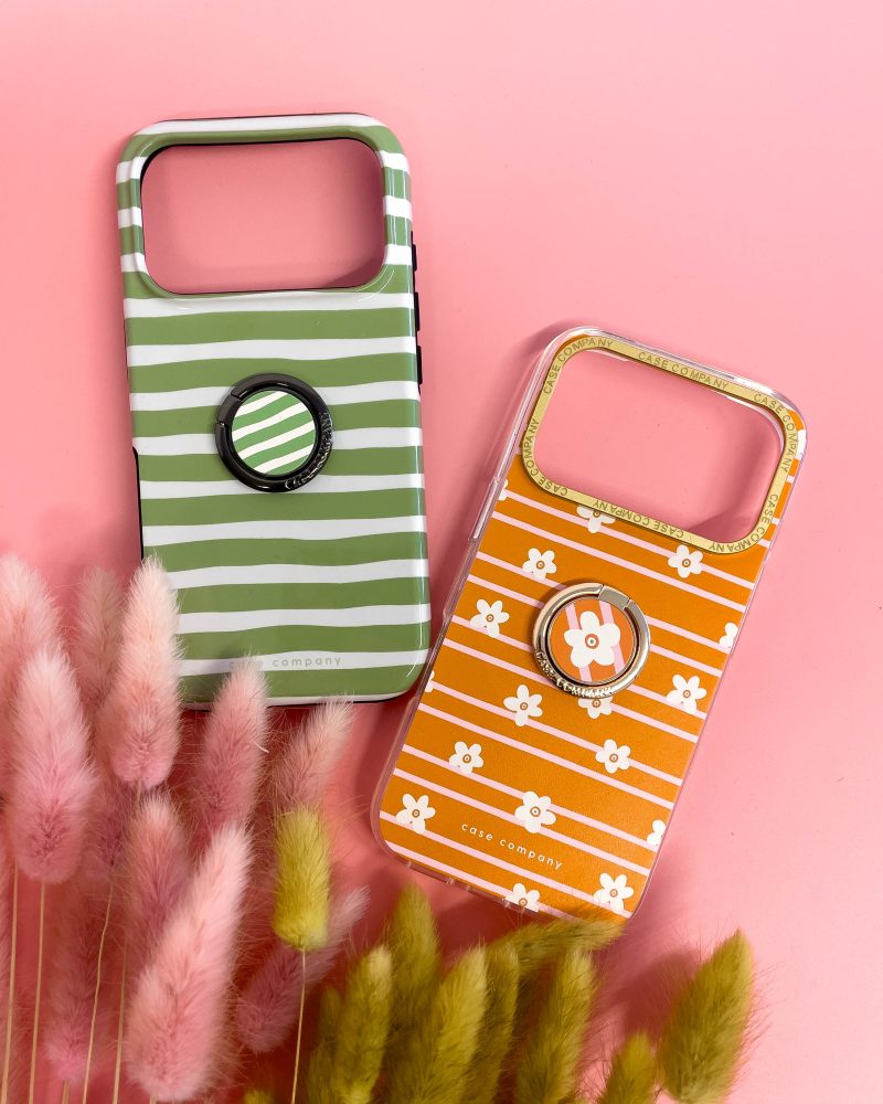 Oranje premium hoesje met bloemetjes, een gouden cameraframe en een ringhouder